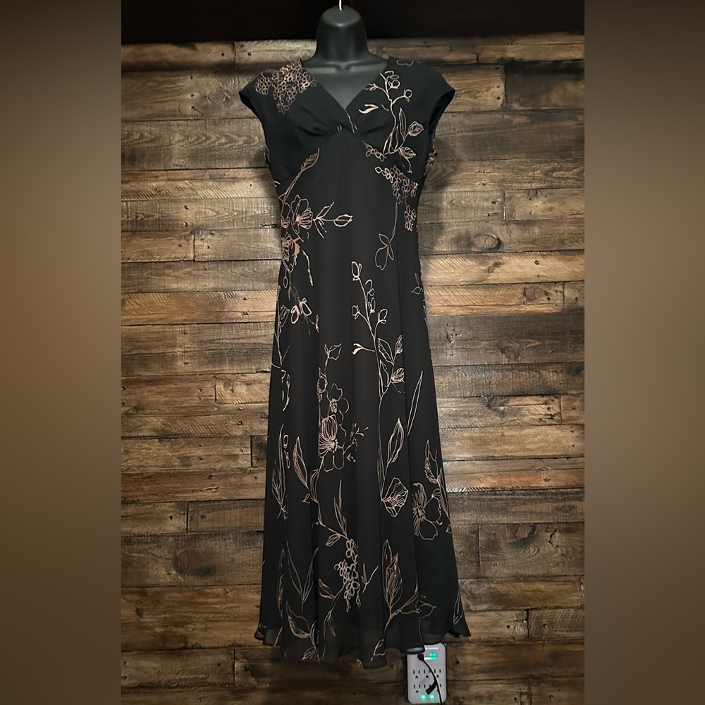 Jones New York black and gold midi dress with a gold wrap